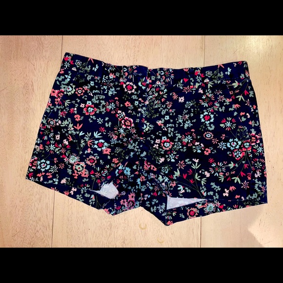 GAP Floral Shorts - Picture 1 of 2